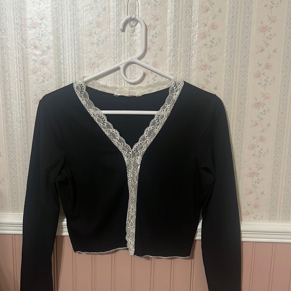 ROMWE BLACK AND WHITE LACE LONG SLEEVE